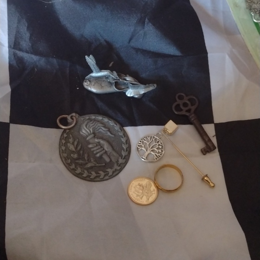 Monet tie pin/antique Key/GP Ring/tree of life pendant/'15 coin/mlo '91 duck etc
